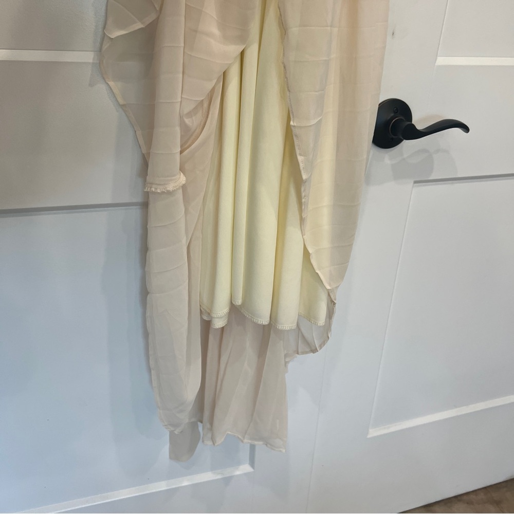 Elegant Cream Maxi Dress - Picture 10 of 12
